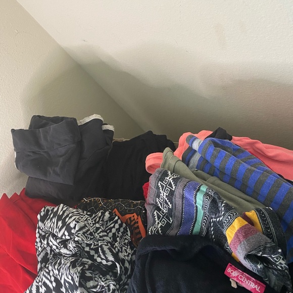 Random articles of clothing - Picture 2 of 3